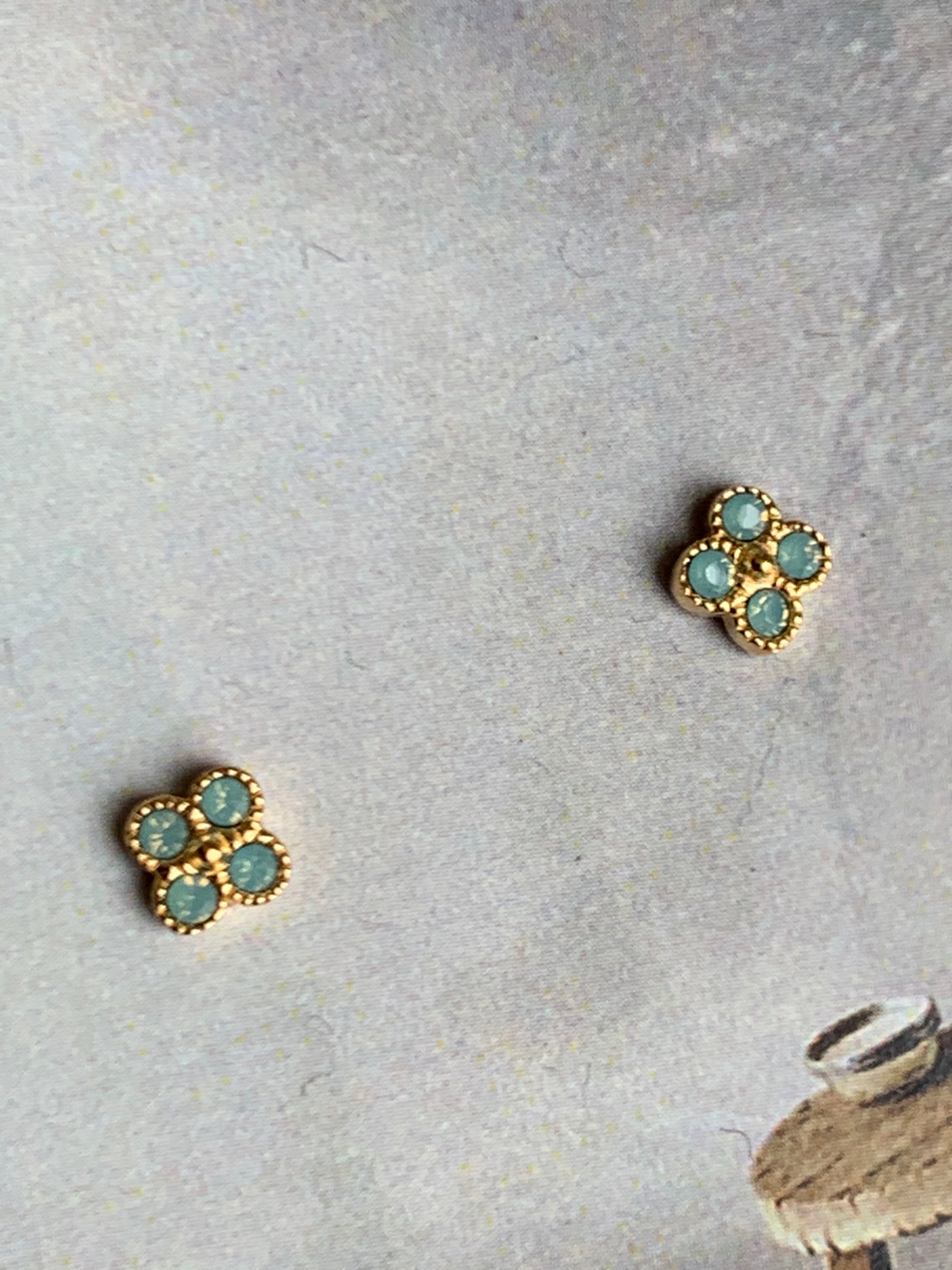 Green stone earrings hot sale in gold