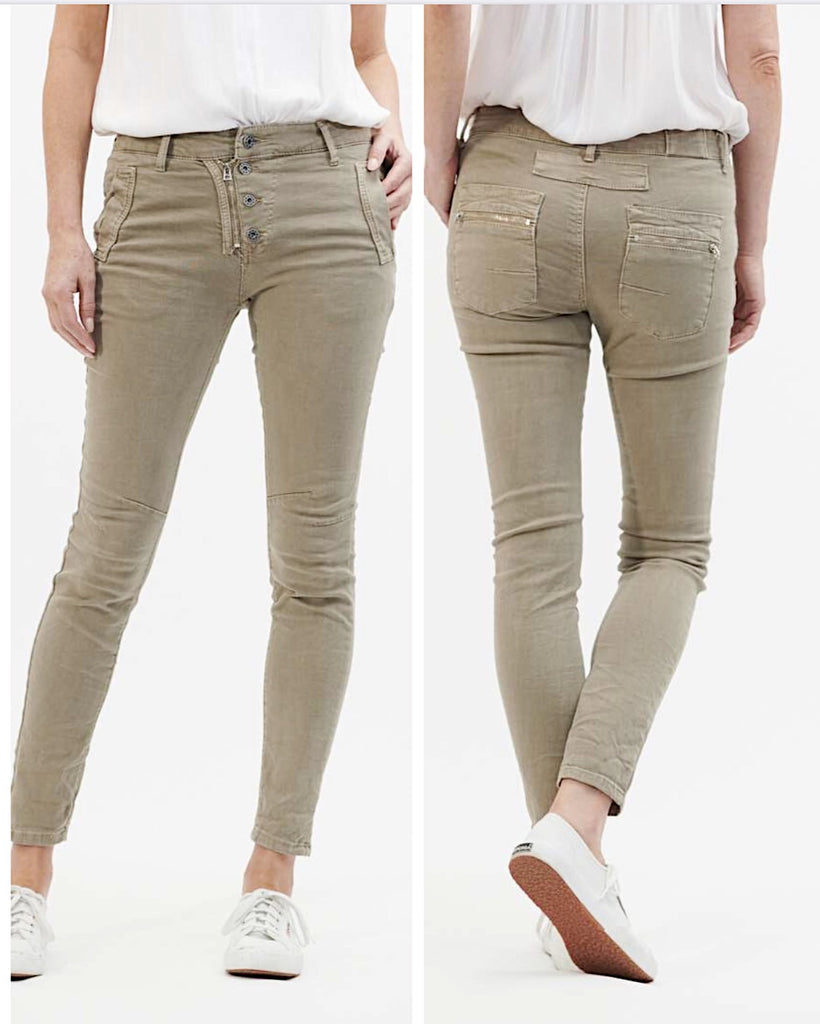 Classic Button/Fly Jeans