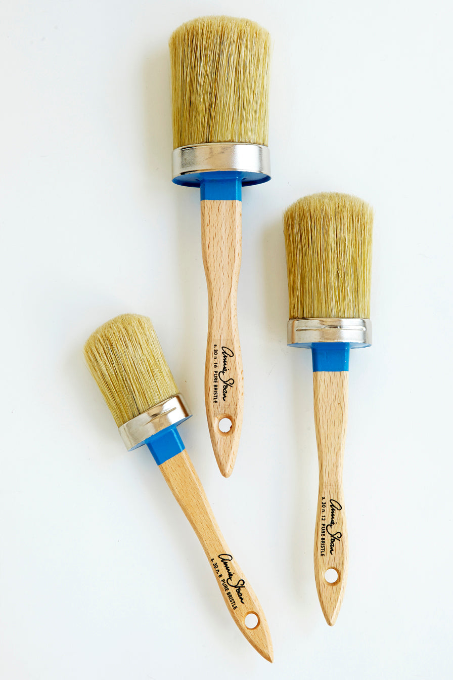 What brush to use outlet with chalk paint